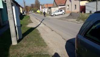 Nasipanje tucanika u ulici Ivana Antunovića