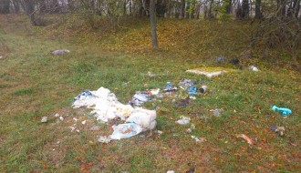 Bačen stari nameštaj i drugi otpad na Sivačkom putu