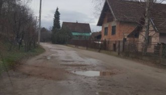 Ogromne rupe na putu