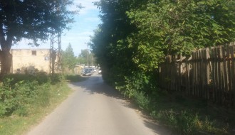 Granje "zarobilo" kolovoznu traku (raskrsnica Durmitorske i Bjelovarske ulice)