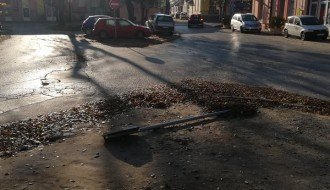 Srušen STOP znak na uglu ulica Laze Mamužića i Mažuranićeve