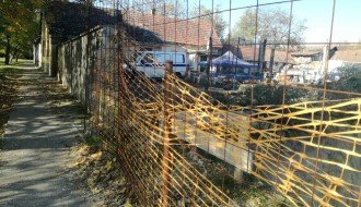 Opasnost na trotoaru u ulici Aksentija Marodića