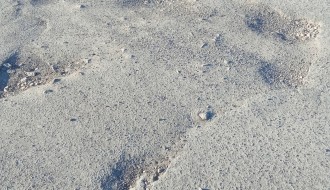 Udarne rupe kod sale "Miraž" (raskrsnica ulica Prvog ustanka i Balkanske)