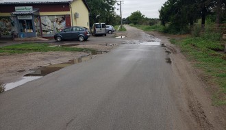 Katastrofalna situacija sa lokalnim putem i centrom naselja (Gornji Tavankut)