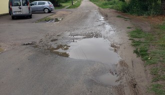 Katastrofalna situacija sa lokalnim putem i centrom naselja (Gornji Tavankut)