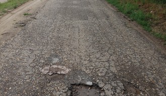 Katastrofalna situacija sa lokalnim putem i centrom naselja (Gornji Tavankut)