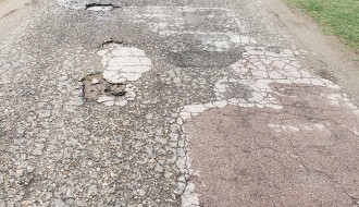 Katastrofalna situacija sa lokalnim putem i centrom naselja (Gornji Tavankut)