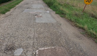 Katastrofalna situacija sa lokalnim putem i centrom naselja (Gornji Tavankut)