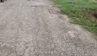 Katastrofalna situacija sa lokalnim putem i centrom naselja (Gornji Tavankut)