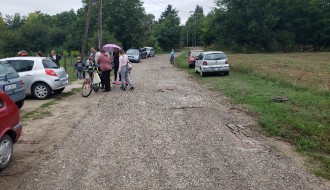 Katastrofalna situacija sa lokalnim putem i centrom naselja (Gornji Tavankut)