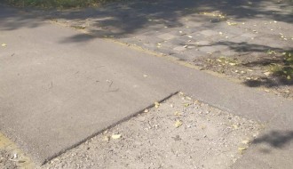 Rupa na biciklističkoj stazi na Segedinskom putu