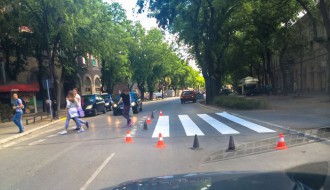 Farbanje pešačkih prelaza - zastoj u saobraćaju