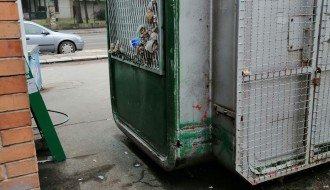 Napušteni kiosci u centru Palića