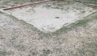 Jako loše stanje dečjeg igrališta između zgrada (Novo selo)