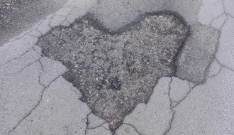 Udarne rupe u Ulici Bele Bartoka