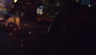 Neosvetljeno dečje igralište Dudova šuma