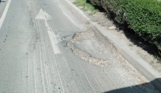 Udarna rupa na Beogradskom putu, preko puta Kerske crkve