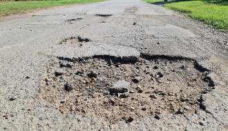 Velike i duboke rupe u Vrnjačkoj ulici na Paliću