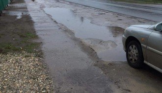 Ogromna rupa pored puta (Put Edvarda Kardelja)