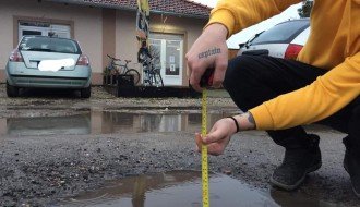 Ogromna rupa pored puta (Put Edvarda Kardelja)