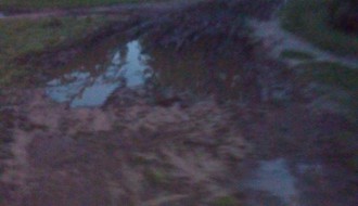 Blato umesto asfalta sa osvetljenjem