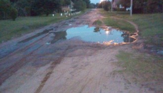 Blato umesto asfalta sa osvetljenjem