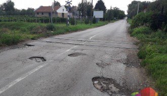 Rupe na putu u Donjem Tavankutu