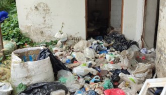 Bivša škola Matko Vuković danas je ruševna, ruglo i potencijalno leglo zaraze