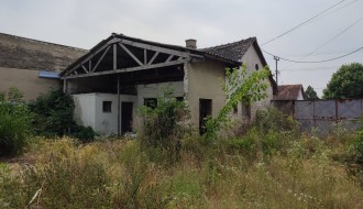 Bivša škola Matko Vuković danas je ruševna, ruglo i potencijalno leglo zaraze