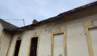 Bivša škola Matko Vuković danas je ruševna, ruglo i potencijalno leglo zaraze