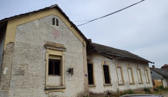 Bivša škola Matko Vuković danas je ruševna, ruglo i potencijalno leglo zaraze