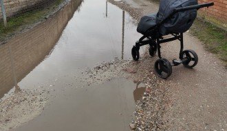 Zlatiborska ulica prepuna rupa, nakon kiše i vode