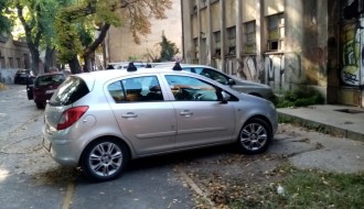 Problem orezivanja drveća iznad kuća u Harambašićevoj ulici