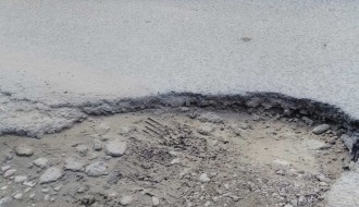 Udarni "krater" kod škole u Tavankutu