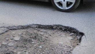 Udarni "krater" kod škole u Tavankutu