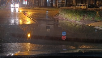 Začepljen slivnik kod bazena na Prozivci