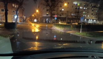 Začepljen slivnik kod bazena na Prozivci