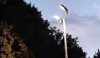 Skraćivanje grana iznad košarkaškog terena u Dudovoj šumi