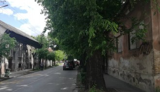 Izlaz iz Celovečke ulice, nepregledan i nebezbedan!