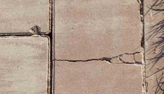 Oštećene nove kocke u velikom delu groblja Dudova šuma