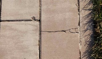 Oštećene nove kocke u velikom delu groblja Dudova šuma