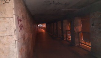 Neosvetljen pešački prolaz ispod podvožnjaka kod Nove opštine