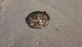 Rupa u ulici Vase Stajića svakog dana sve veća