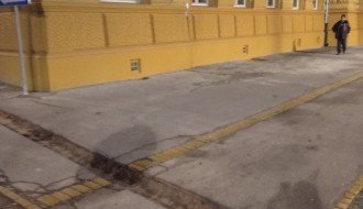 Otvoren kanal preko čitave biciklističe staze u Štrosmajerovoj ulici