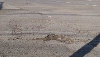 Rupa na putu na najfrekventnijoj raskrsnici (kod Nove opštine)