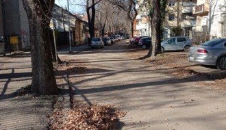 Ulica Ivana Gorana Kovačića blatnjava od lišća