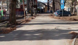Ulica Ivana Gorana Kovačića blatnjava od lišća