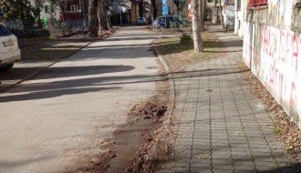 Ulica Ivana Gorana Kovačića blatnjava od lišća