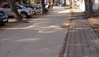 Ulica Ivana Gorana Kovačića blatnjava od lišća