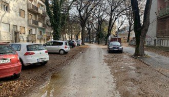 Ulica Ivana Gorana Kovačića blatnjava od lišća